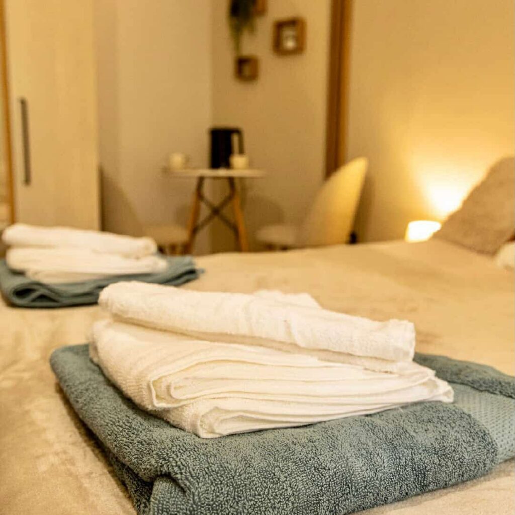 venirooms_08_towels_closeup